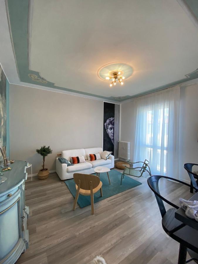 Aurora Flowers - Two Rooms And Free Parking Near Center And Train Station Modena Exterior photo
