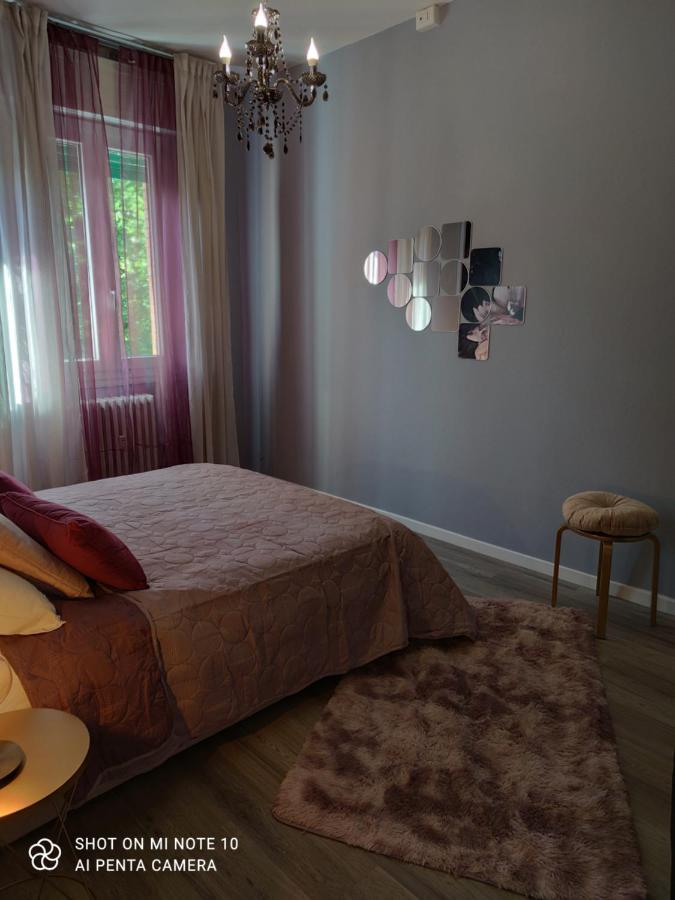 Aurora Flowers - Two Rooms And Free Parking Near Center And Train Station Modena Exterior photo